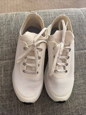 Women's Breathable Athletic Sneakers - white